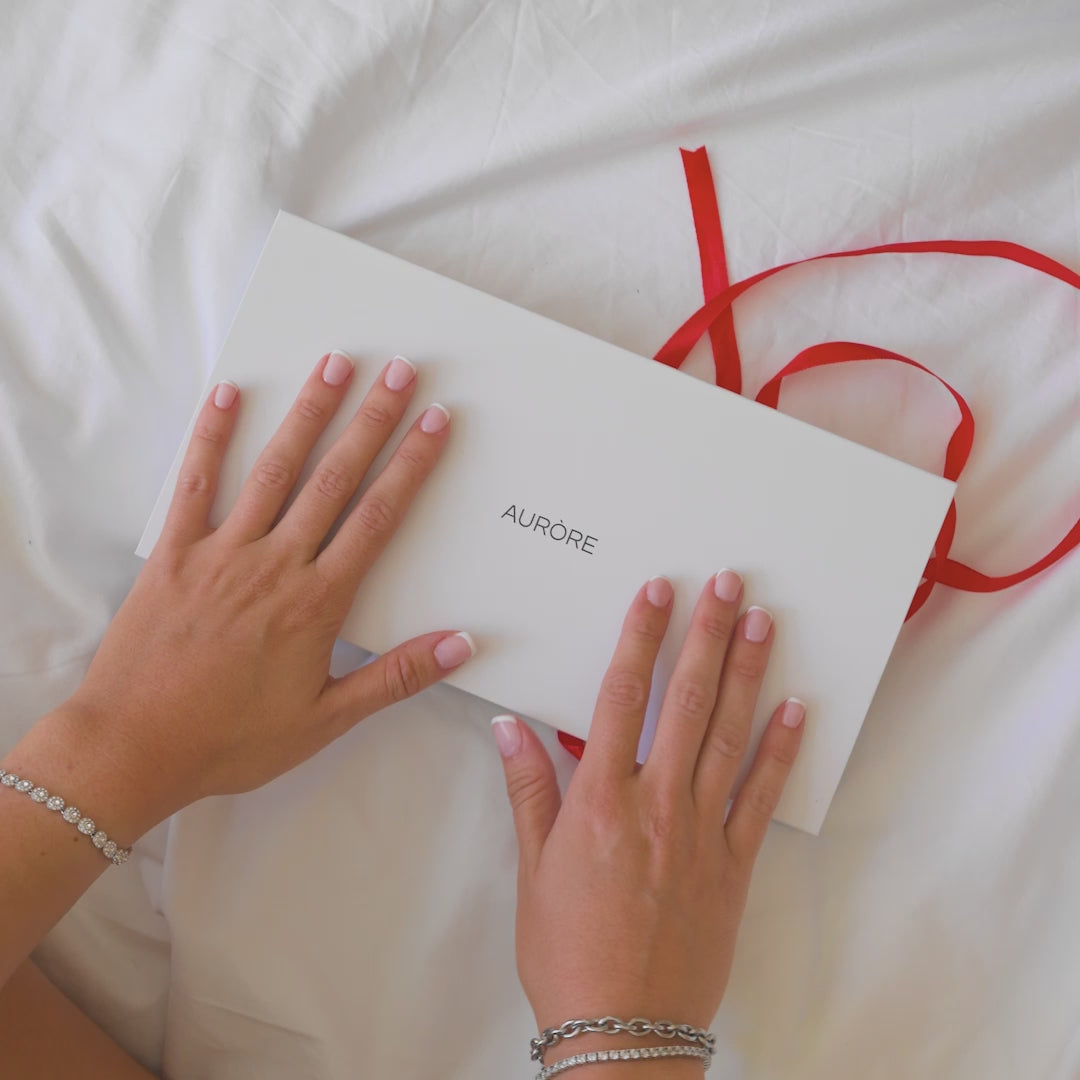 Carica video: Deep Sleep Mask - Mascherina per dormire in Seta di Gelso